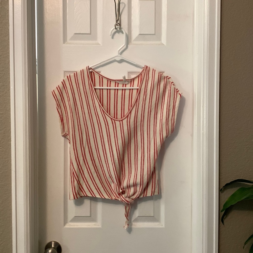 Red striped crop top with knot of front size M